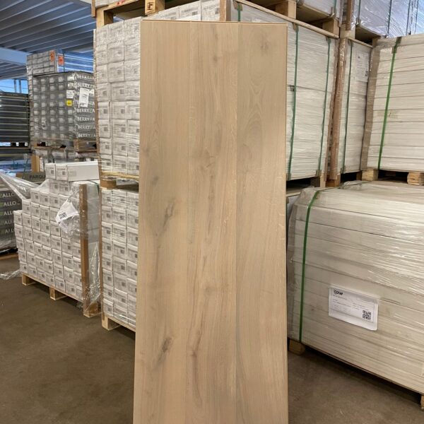 (Lot: 17,71 m²) Laminate Balterio XXL Bright Oak – 9MM(Water resistant)