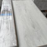 Stratifié White Oiled Oak DEF304 – 8MM