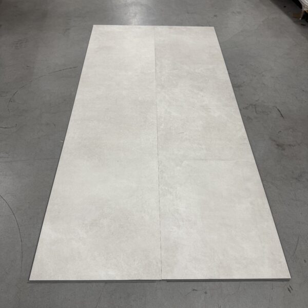 (LOT: 37,44m²): Click PVC Concrete White (195) – 4,2MM