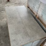 Stratifié Chicago Concrete Light Grey XL - 8MM(Résistant à L’Eau)