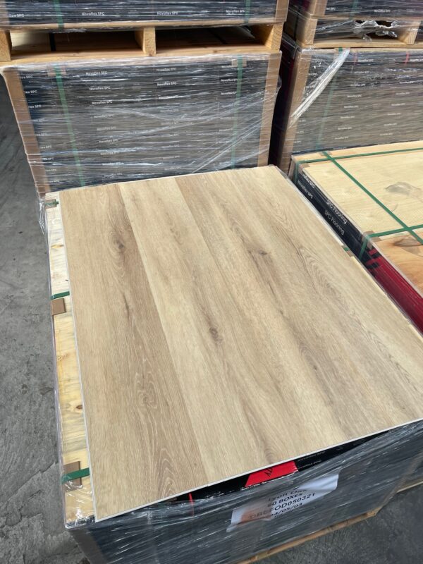 Rigid Click PVC Lyon Oak - 5.5MM(Integrated underlay)