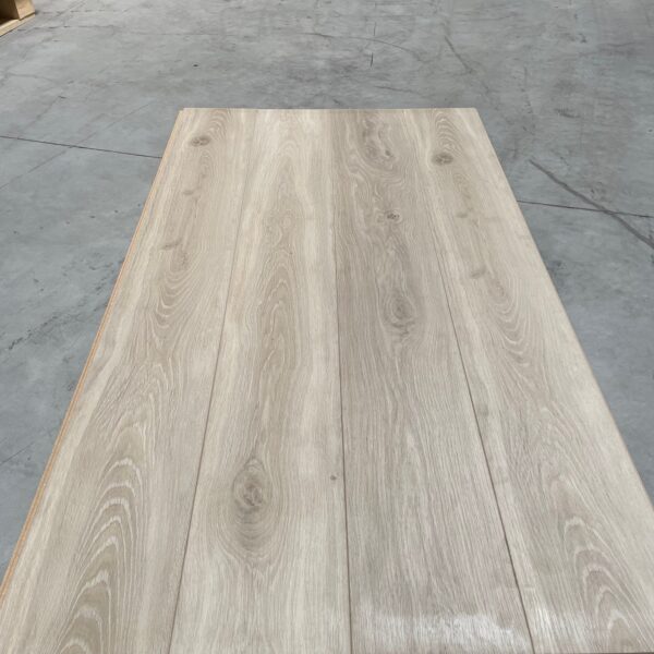 Laminate Swiss Krono Mario Eik D3509 – 12MM(Water-Resistant)