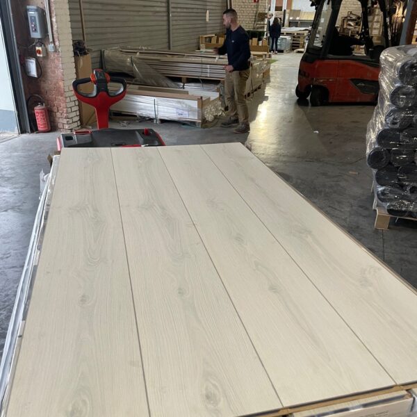 Laminaat Swiss Floors Nike Oak D3305 &#8211; 8MM