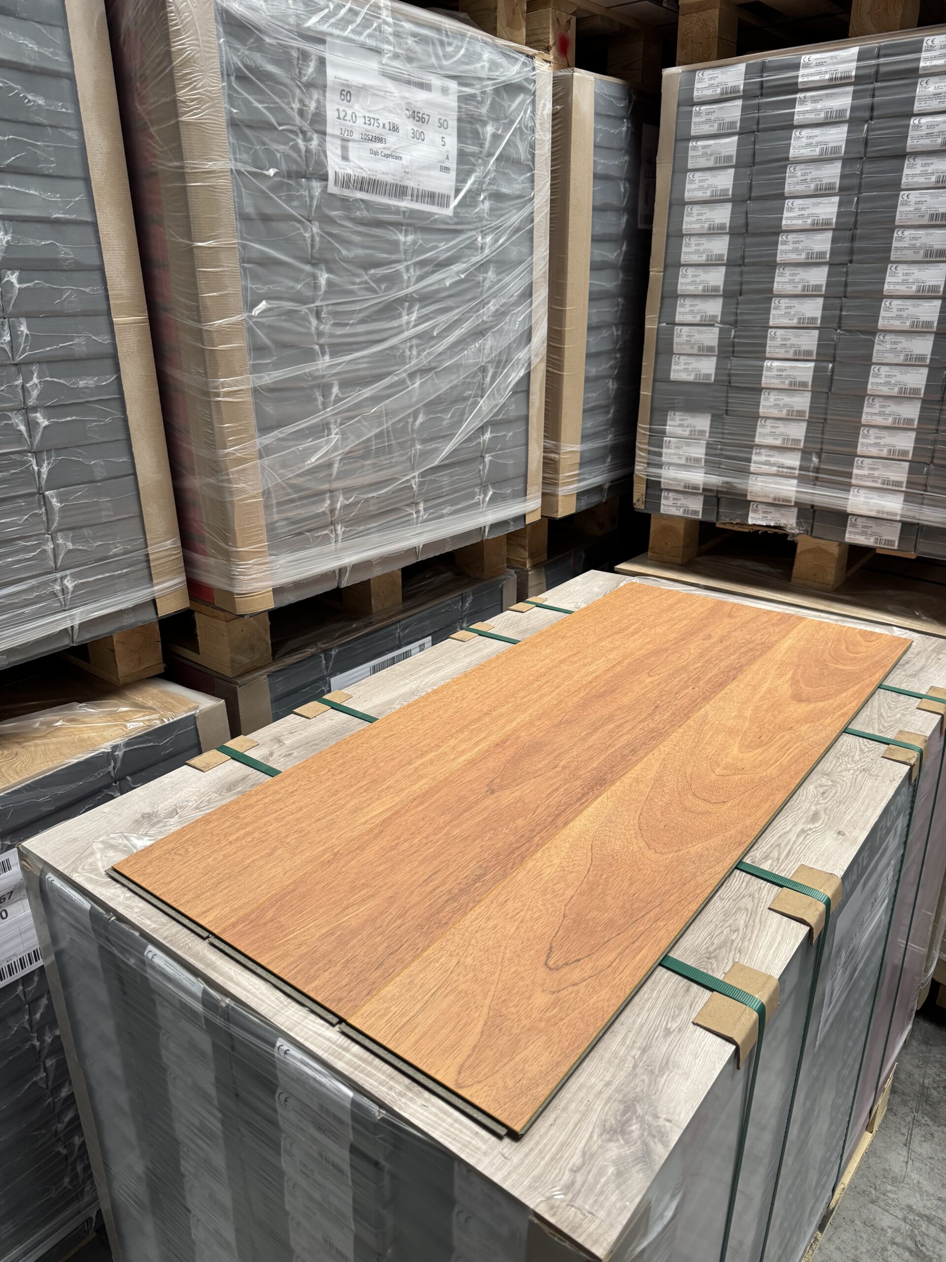 Laminate Red Bank Oak (590) – 9MM (Integrated underlayment 2MM + water-resistant)