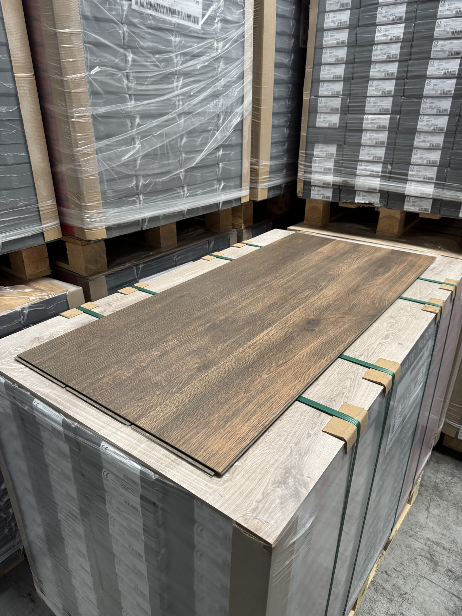 Laminate Country Bridge Oak (591) – 9MM (Integrated underlay 2MM + waterresistant)
