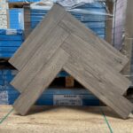 Stratifié à Chevrons Vouvray (663) – 8MM(Résistant à L’Eau)