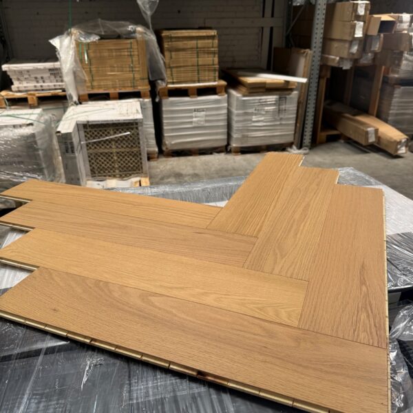 Chêne Parquet Semi-Massif à Chevron – Apparence Naturelle Pure Kortrijk – 14MM/3MM